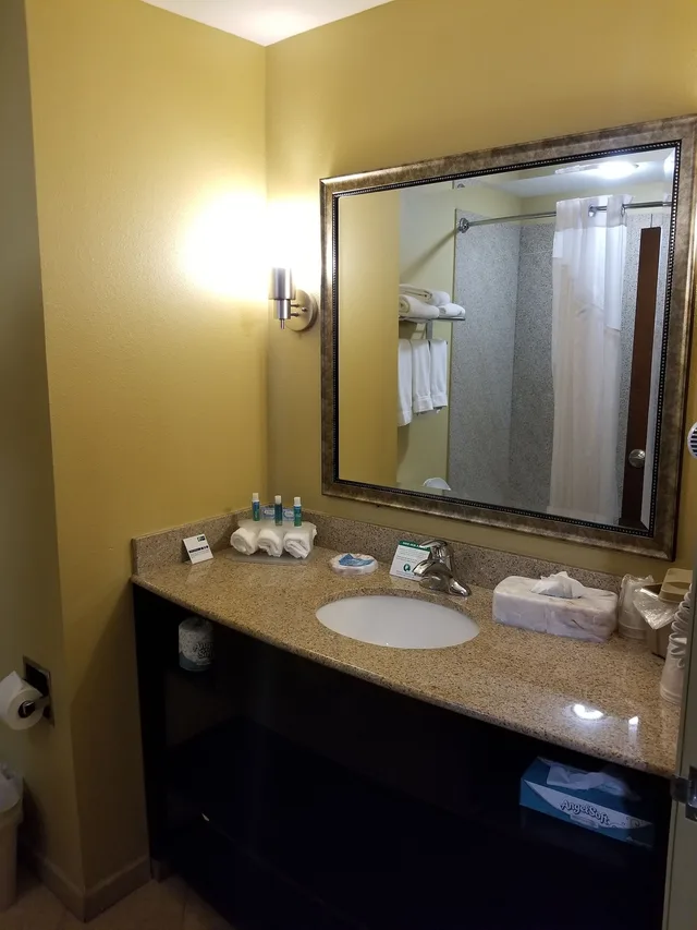 غرفة قياسية بسريرين كوين، Holiday Inn Express Hotel And Suites Gulf Shores 6/6