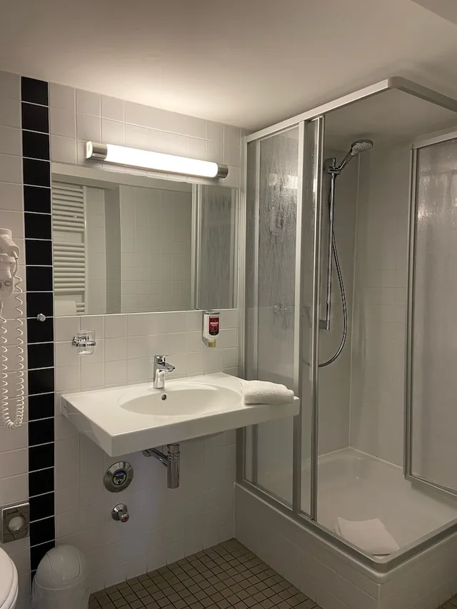 Room, Queen Bed, No Elevator, Annex، Hotel Kramerbrucke Erfurt 7/7