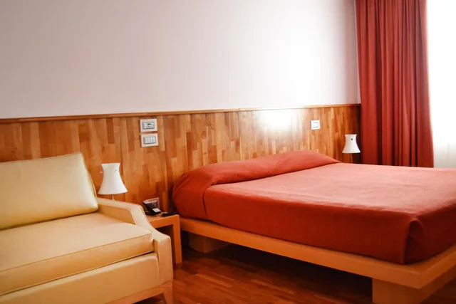 جناح، Hotel Don Guglielmo 1/7