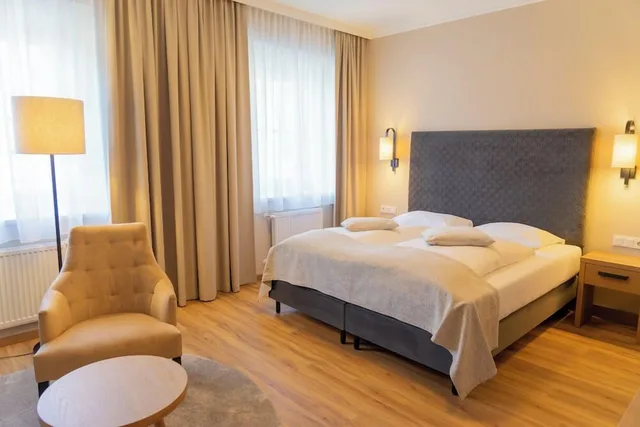 غرفة ديلوكس بسرير كوين، Post Seefeld - Wellnesshotel Tirol 2/3