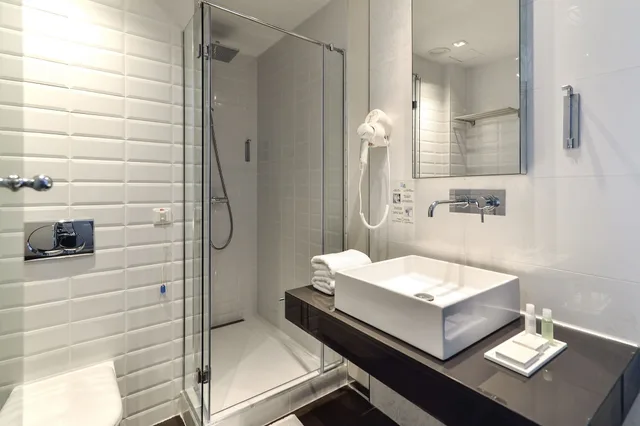 غرفة قياسية بسرير كوين، Belgrade Art Hotel 3/4