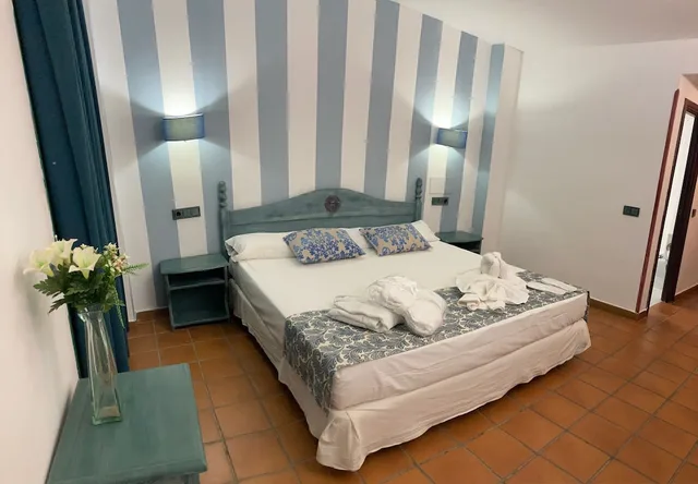Suite, King Bed, Bathtub, Hotel Almagro 3/4