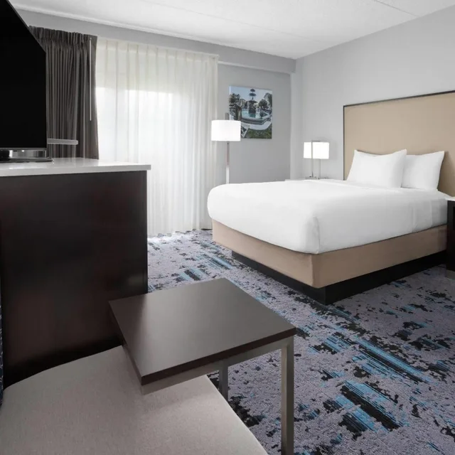 غرفة بسرير كينج وسرير كوين لذوي الإعاقة، Hawthorn Extended Stay by Wyndham Chambersburg 2/3