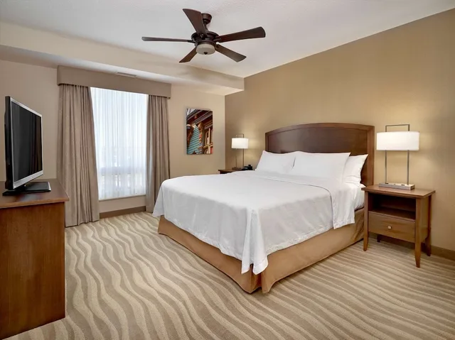 استوديو بريميوم بسرير كينج، Homewood Suites By Hilton Halifax-Downtown 1/5