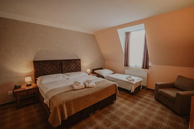 غرفة ثلاثية بإطلالة على البحيرة، Solisko Hotel 4/6