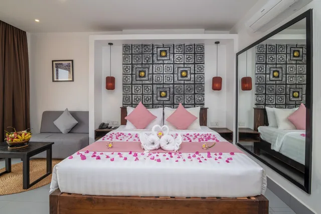 غرفة ديلوكس بسرير كينج بإطلالة على المدينة بشرفة، Ladear Priviledge Rooms 5/10