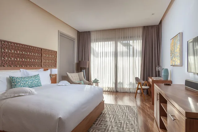 2 Bedrooms, Suite, 1 King and 2 Queen Beds, Beach Front, Eden Roc At Cap Cana 2/5