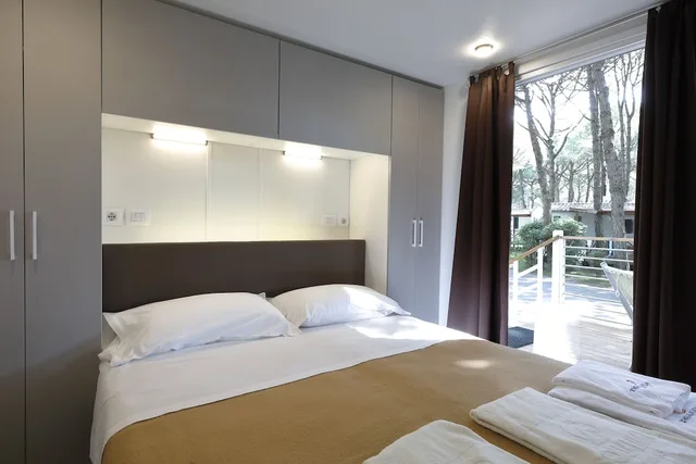 Grand, Mobile Home, Executive, 1 Queen and 3 Single Beds، CA'PASQUALI VILLAGE 1/2