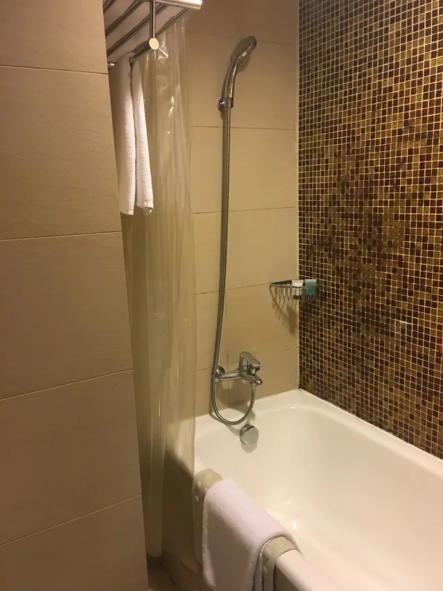 غرفة ديلوكس بسريرين منفصلين بإطلالة على المرفأ للمدخنين، Ramada by Wyndham Hong Kong Harbour View 2/2