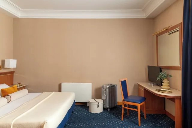 Room, Triple, 1 Queen and 1 Single Bed, Accessible, Diocleziano Hotel 3/10