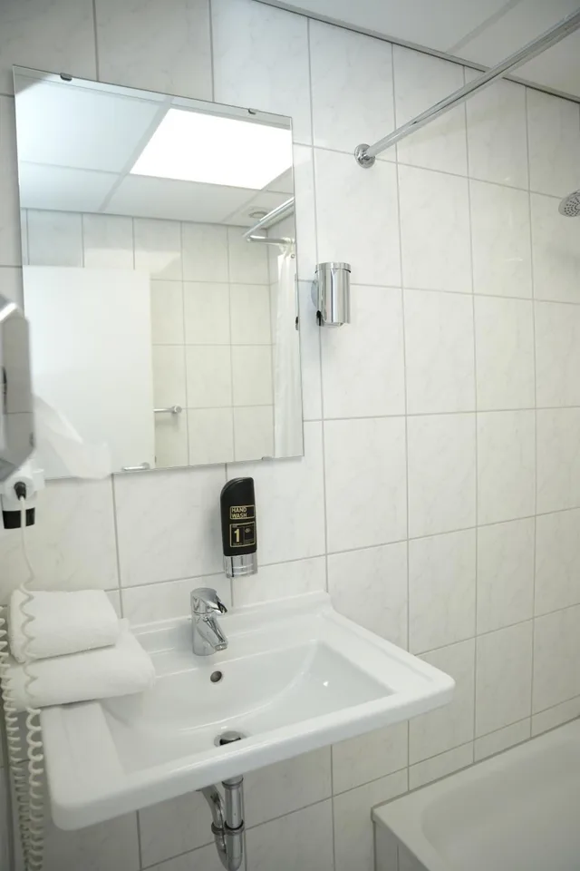 Room, Twin Beds, Weber Hotel Mannheim 6/7