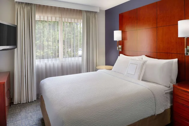 جناح بسريرين كوين بغرفتي نوم مع أريكة، Sonesta Es Suites Atlanta Alpharetta Windward 1/3