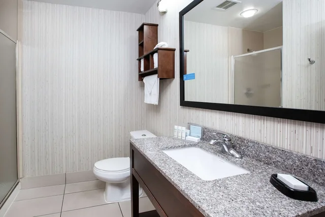 غرفة قياسية بسرير كينج، Hampton Inn Monroe 10/10