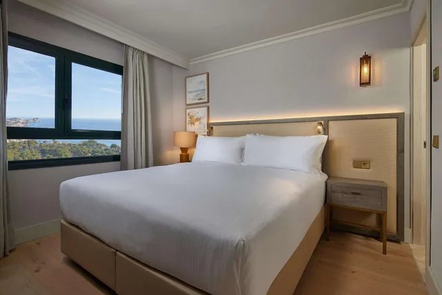 جناح بشرفة بإطلالة جزئية على البحر، Hilton Mallorca Galatzo 2/5