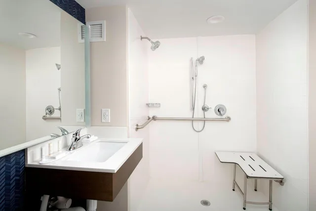 غرفة بسرير كينج، Fairfield Inn Suites By Marriott Alexandria Landmark 9/10