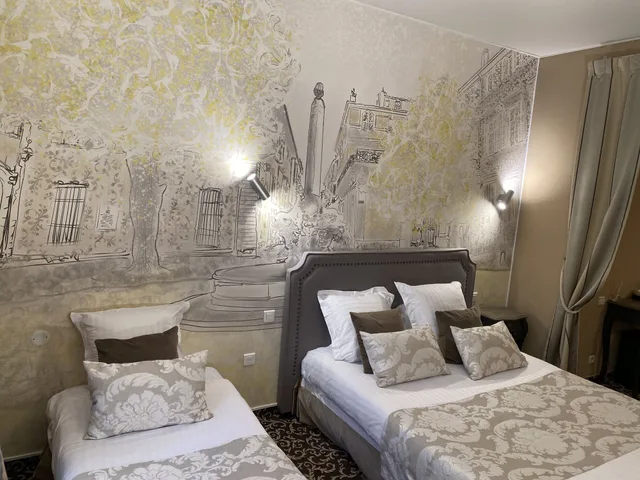غرفة ديلوكس بسرير كوين، HOTEL DES AUGUSTINS 1/6