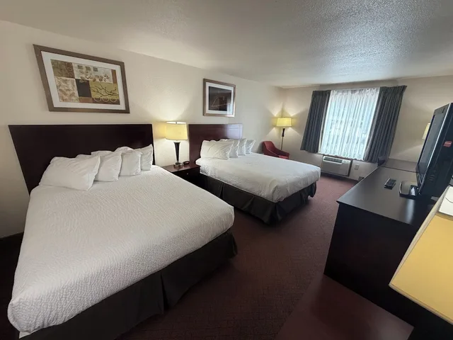 غرفة بسريرين كوين يُسمح فيها بالحيوانات الأليفة، Travelodge by Wyndham Ishpeming/Marquette 1/2
