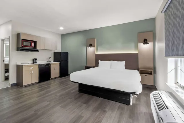 Efficiency, King Bed، MainStay Suites Columbia Harbison 2/3