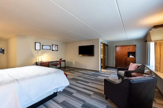 غرفة كبيرة بسرير كينج، Four Points By Sheraton Atlanta Airport West 2/3