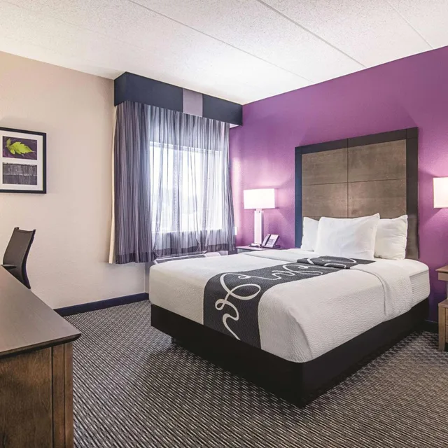 غرفة قياسية بسرير كوين، La Quinta Inn and Suites by Wyndham Portland 1/5