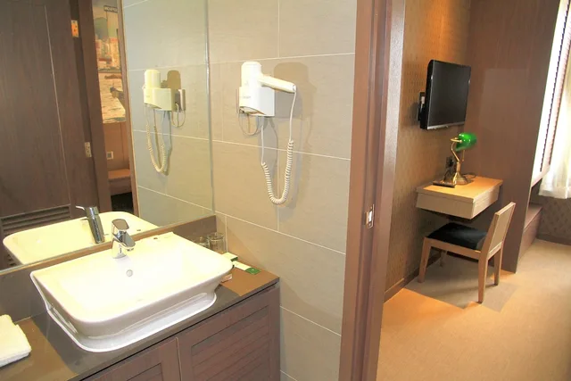 جناح بسرير كوين، Largos Hotel 4/4