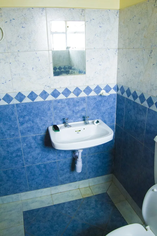 غرفة قياسية بسرير كوين، Mooreland Hotel Nairobi 2/2