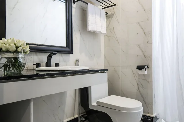 Deluxe, Triple, 1 Queen and 1 Single Bed, Partial River View، Ibiza Riverfront Hotel Da Nang 9/9