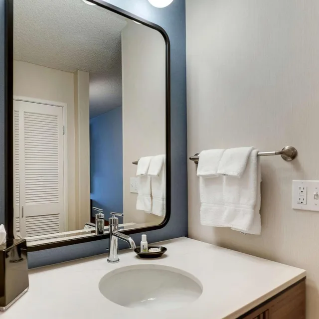 Room, King Bed, Accessible, Sonesta Select Scottsdale At Mayo Clinic Campus 16/18