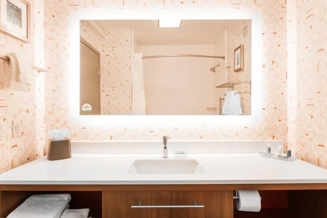 غرفة بسرير كينج، Holiday Inn Boone - University Area, an IHG Hotel 2/2