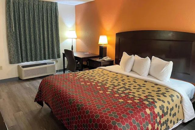 Standard, King Bed, Econo Lodge Inn & Suites Sweetwater I-20 2/5
