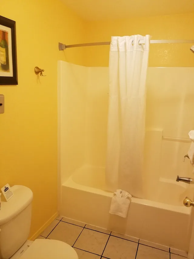 جناح استوديو بسرير كوين، Travelodge by Wyndham Wenatchee 10/10