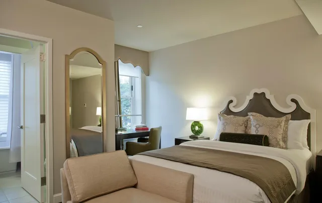 جناح جونيور بسرير كوين، Morrison Clark Historic Inn and Restaurant 2/6