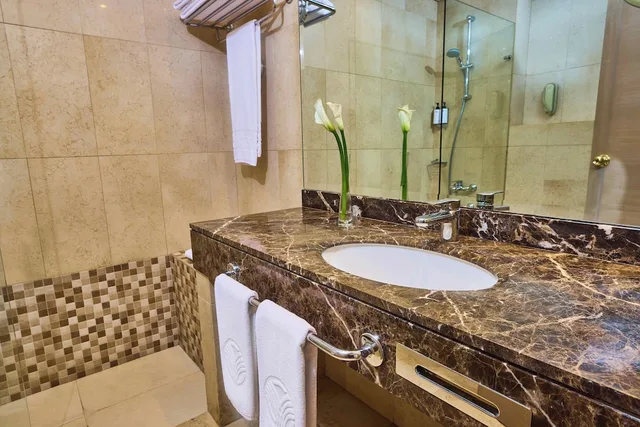 Room, 2 Double Beds, Gefinor Rotana Hotel Beirut 4/7