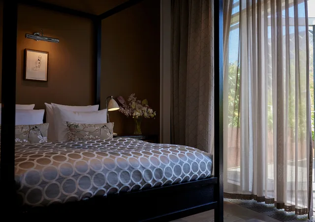 جناح بشرفة، Nimb Hotel 1/2