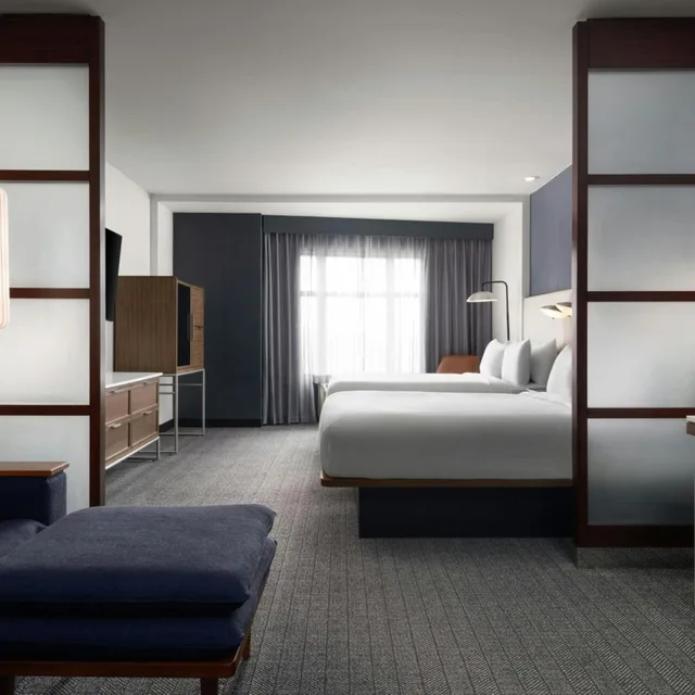 غرفة كبيرة بسرير كوين، Courtyard By Marriott Dallas Dfw Airport North Grapevine 1/10