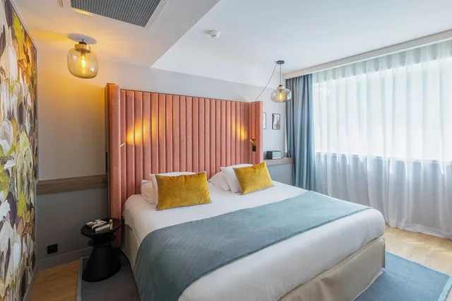 Spa, Suite, King Bed, Sofa، Golden Tulip Aix Les Bains 1/3