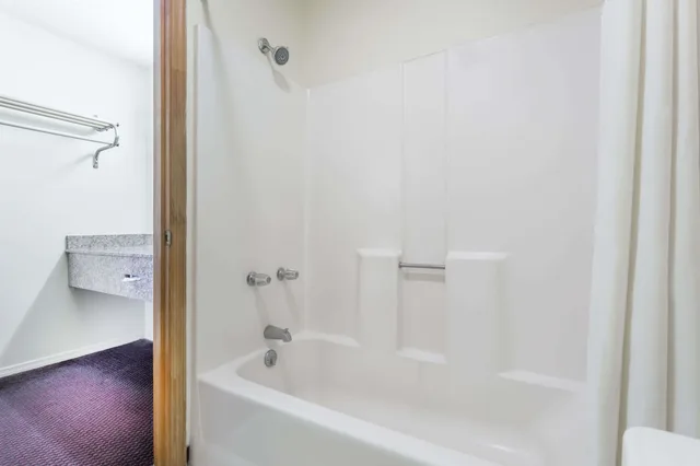 غرفة قياسية بسرير كينج للمدخنين، Travelodge by Wyndham Cordele 5/5