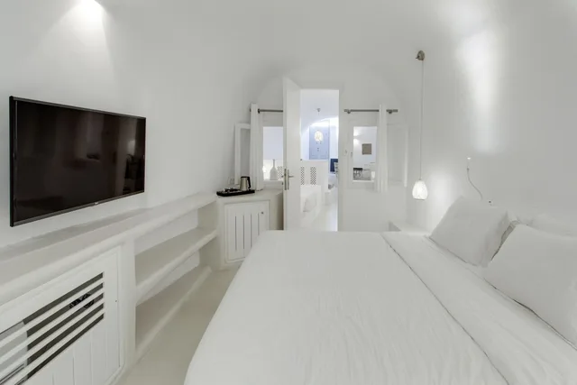 Grand, Villa, Jetted Tub, Dana Villas and Infinity Suites 3/7