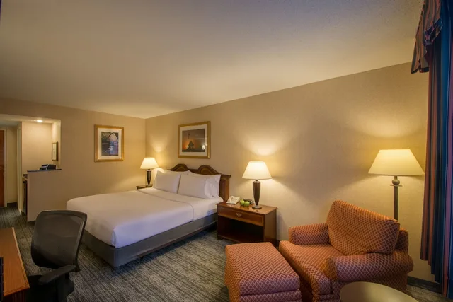 غرفة تُحدَّد عند الوصول، Holiday Inn Arlington at Ballston, an IHG Hotel 2/3