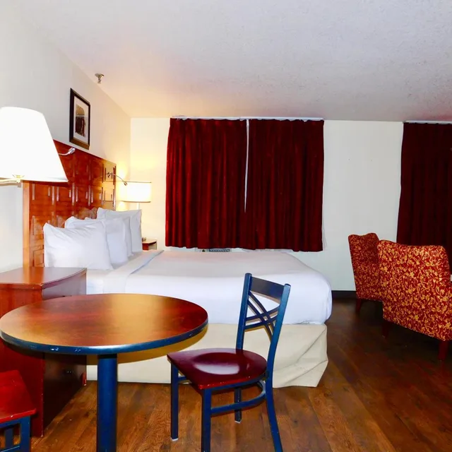 جناح ديلوكس بسرير كينج، Americas Best Value Inn Suites Anchorage Airport 1/7