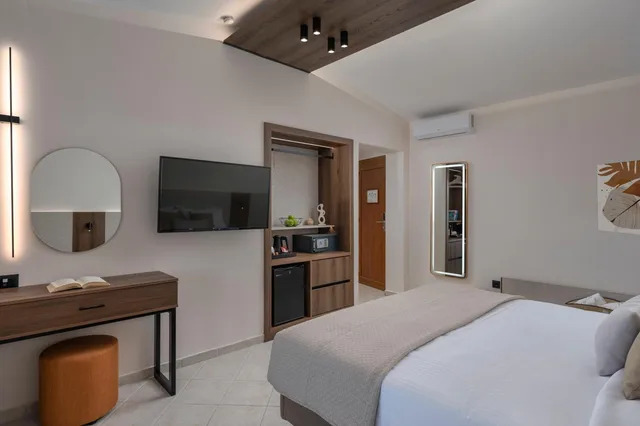 Standard, Triple, Alia Palace - Adults Only 2/9