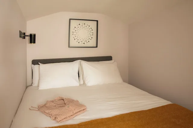 Comfy, Semi Basement, Double Bed، KENSINGTON SUITE HOTEL 2/6