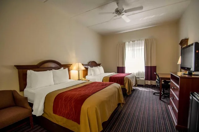 Room, 2 Double Beds, Comfort Inn Kissimmee Lake Buena Vista South 2/5