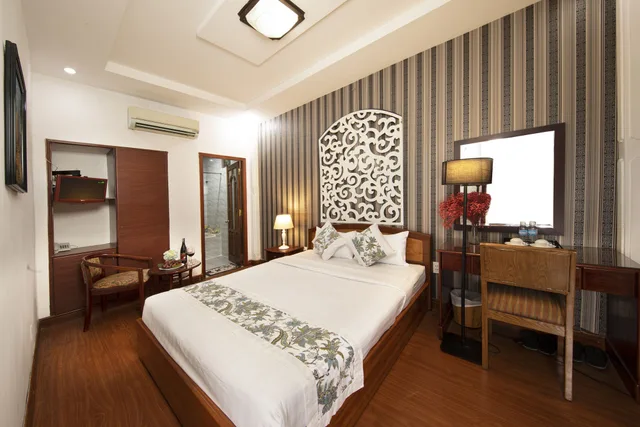 Superior, Queen Bed, Vilion Central Hotel 2/4