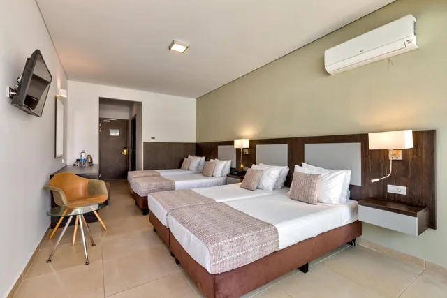 Family Standard Land View، White Olive Premium Laganas 3/10