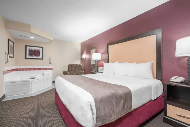 جناح سوبيريور بسرير كينج، AmericInn by Wyndham Detroit Lakes 1/3