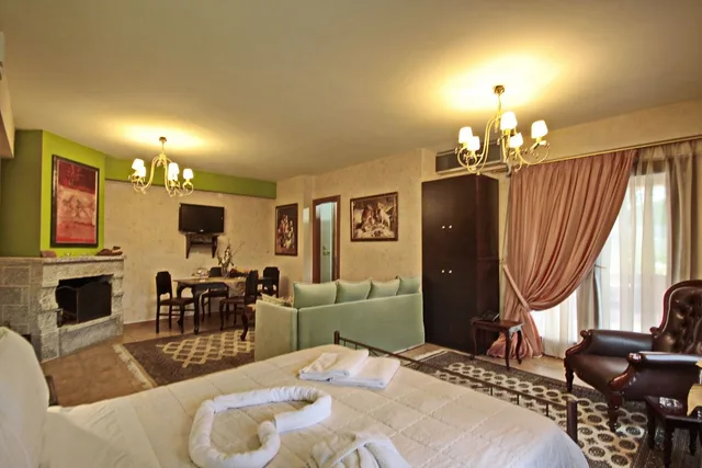 دوبلكس فاخر بسرير كوين بإطلالة على الجبل مع أريكة، Menalia Villas Suites 4/7