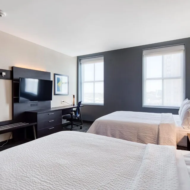 غرفة قياسية بسريرين كوين بحوض استحمام لذوي الإعاقة، HOLIDAY INN EXPRESS KANSAS CITY DOWNTOWN 5/6