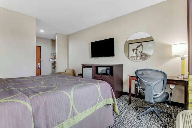Standard, King Bed, Surestay Plus By Best Western Owasso Tulsa North 3/7