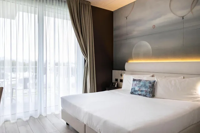 غرفة سوبيريور بسرير مزدوج أو سريرين منفصلين بإطلالة على البحيرة، Vision Hotel 1/10